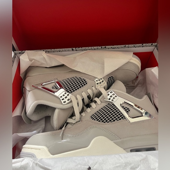 Jordan 4 Frozen Moments - Picture 3 of 9